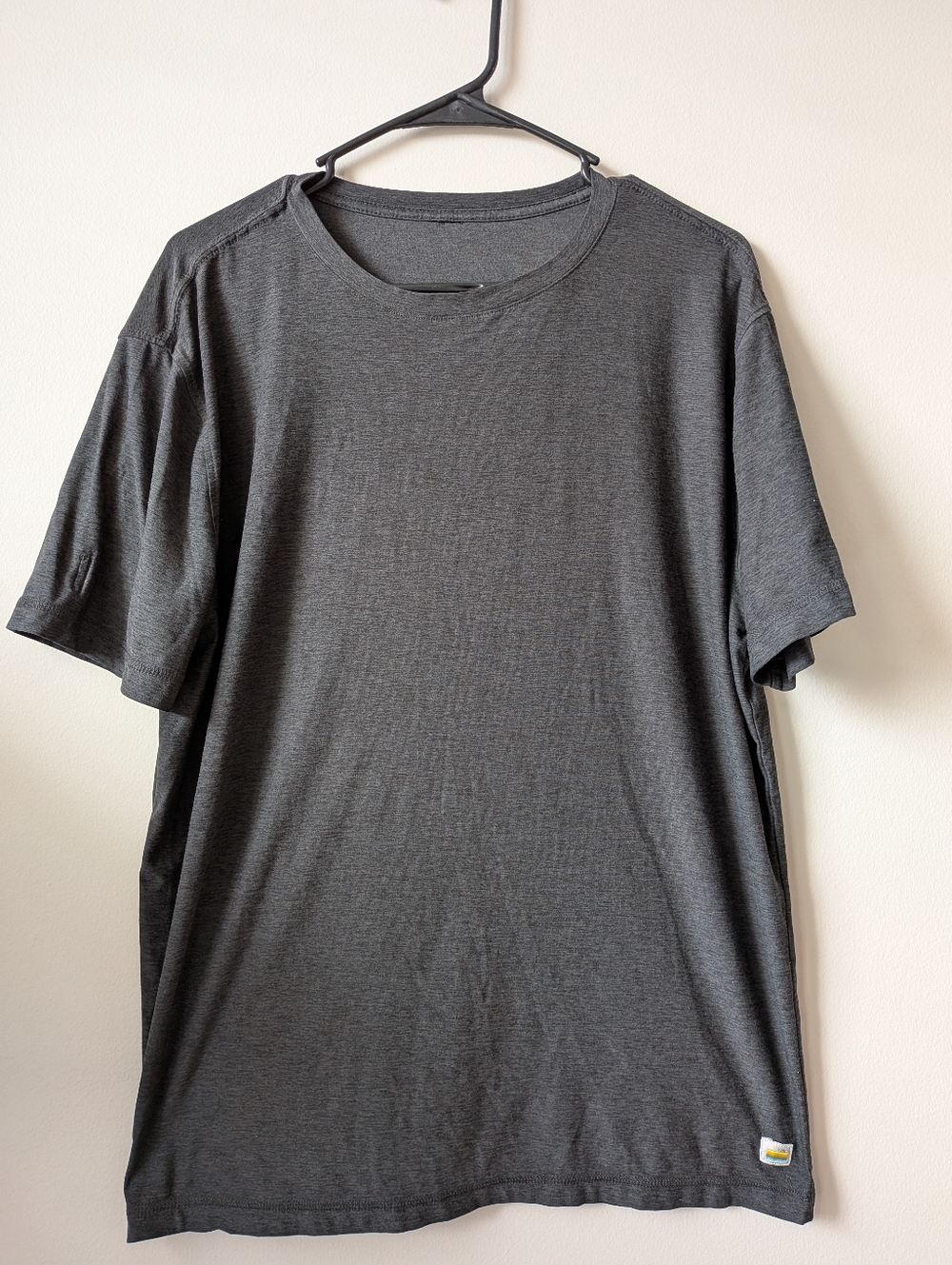 Vuori Strato Tech Tee Men's Classic Athletic Performance T-Shirt - Heather Gray